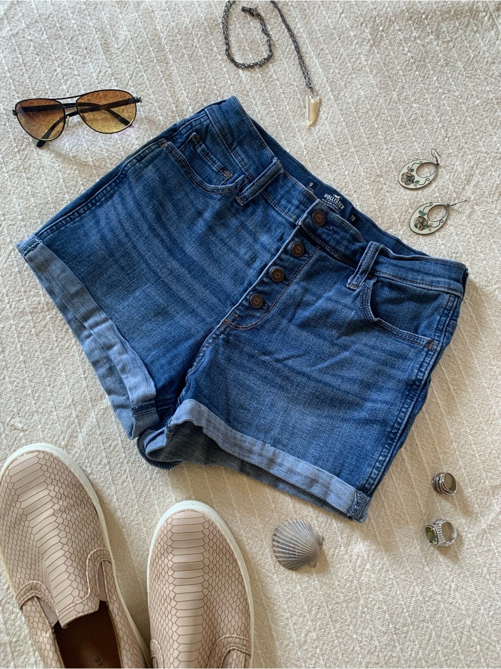 Hollister Tahoe High-Rise 3” Cuffed Shorts